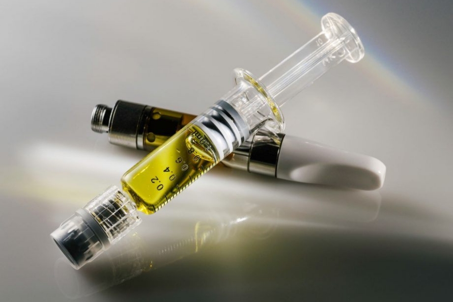 THC distillate is not for a novice cannabis user as its high volume give you an intense weed buzz. Can use it by adding to edibles, cake, & cookies.