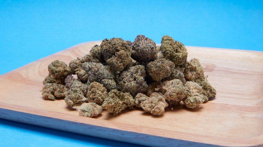 Kush cannabis strains are becoming increasingly popular in the weed community, and for a good reason. 