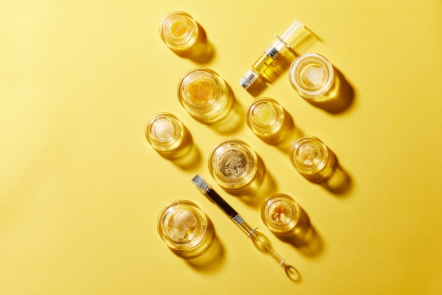 We’ve prepared this guide to explain what is THC Distillate, how it works and the various kinds of THC Distillate products to buy. 