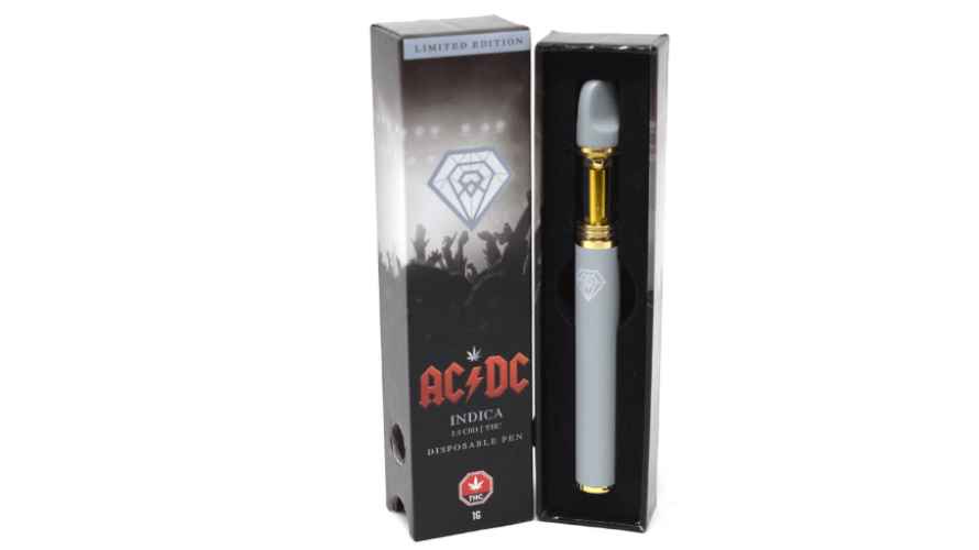 This powerful disposable “ACDC” shatter pen comes with a screw-off bottom that perfectly hides a Micro-USB charging port for easy recharging. 