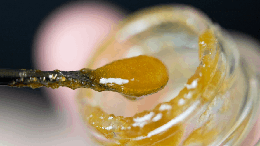 Another common question of consumers planning to buy shatter online is: "Are dabs and shatter the same thing?". 