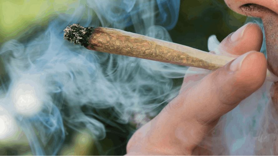 There are several potential benefits to inhaling weed through a joint. Consider the following when learning how to use a joint.
