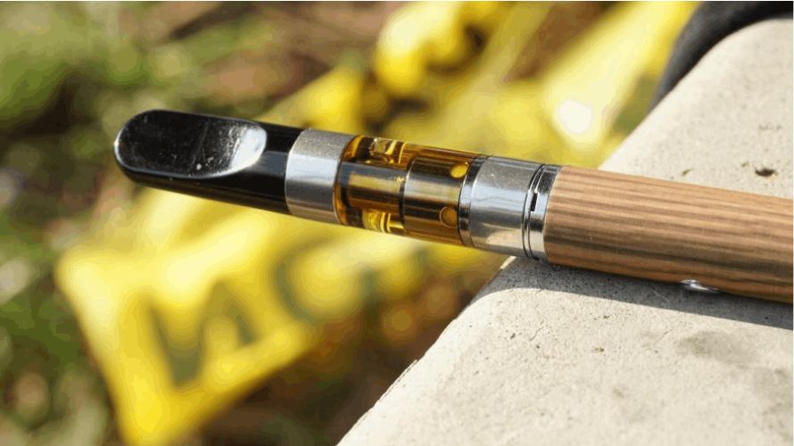 A distillate pen, on the other hand, refers to a device that is used to vaporize THC distillate, which is a highly potent type of weed extract. 