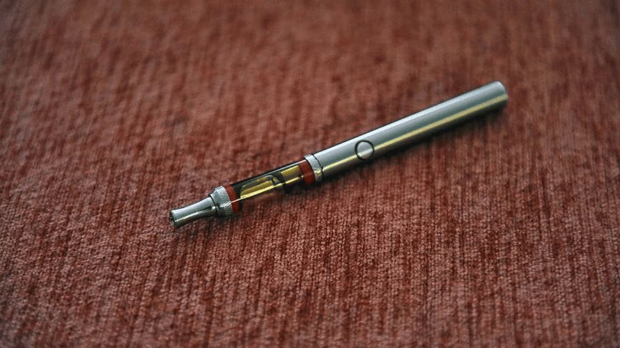 While THC vapes have their perks, it's important to know about potential problems:
