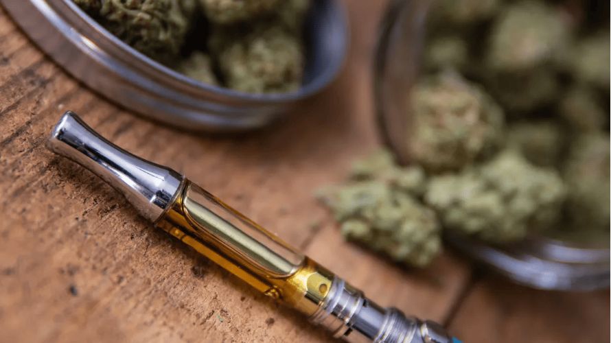 THC vape pens are like cannabis magicians. They turn your herb into vapour without the need for fire. Here's the quick lowdown:
