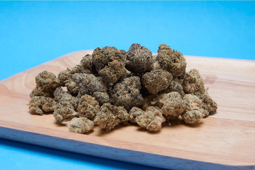 The Hindu Kush strain is one of the varietals that influenced the cannabis industry heavily. This Hindu Kush weed review tells you all about this strain.