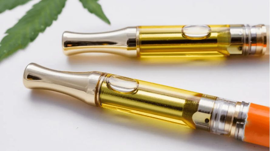 When using a weed cartridge, power travels from the battery through the pins and reaches the coil inside the atomizer at the centre of the cartridge. 
