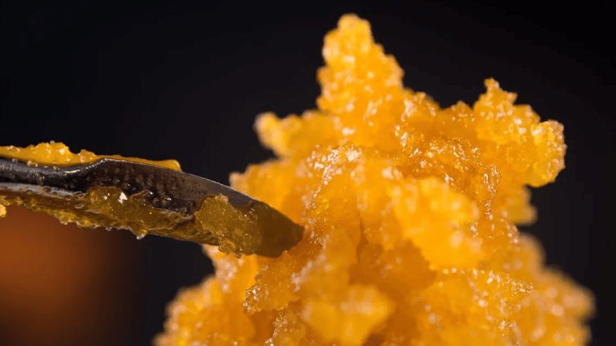 Live resin may offer several therapeutic traits thanks to its rich cannabinoids and terpenes profile.