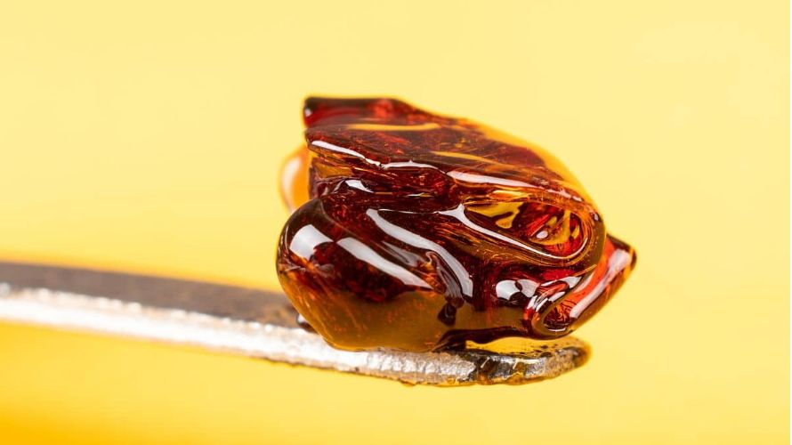 Online shatter in Canada is the current talk of the town due to its incredible potency levels, aroma and flavour. 