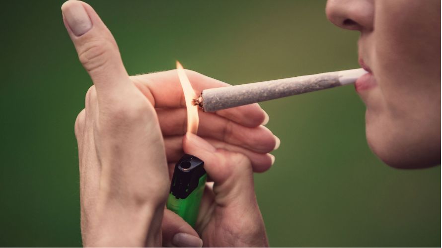 Many people say that the best way to smoke hash is in a joint. Just roll it up, and you're ready to enjoy.