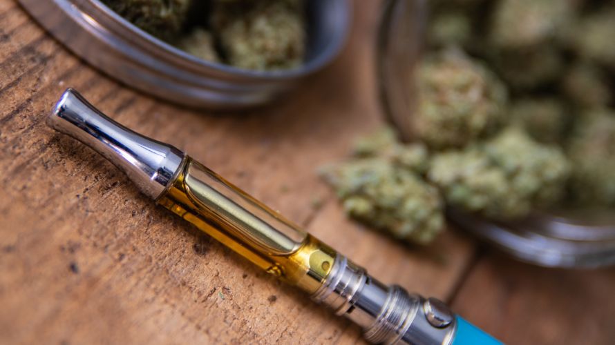 THC vapes offer users several advantages over other cannabis consumption methods. Here are some of the things that make it an efficient way to enjoy weed: