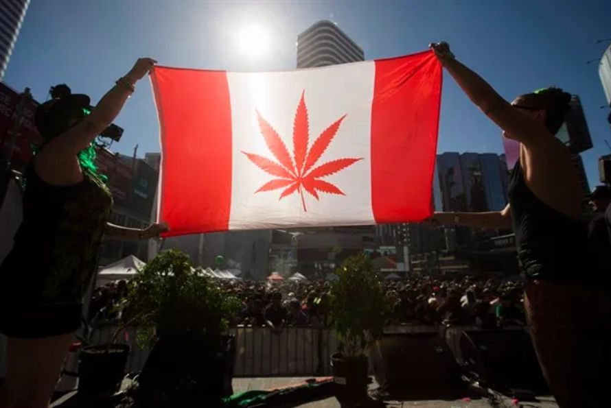 It’s illegal to carry weed into or out of Canada, but you can travel with it domestically. Read on to find out limits & travelling with cannabis in Canada.